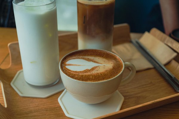 Welche umweltfreundlichen Materialien sind in der Damenmode beliebt?